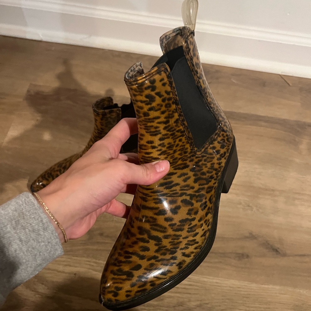 Jeffrey Campbell Leopard Print Rubber Short Pointed Toe Rain Boots. Size 6. - Picture 4 of 9